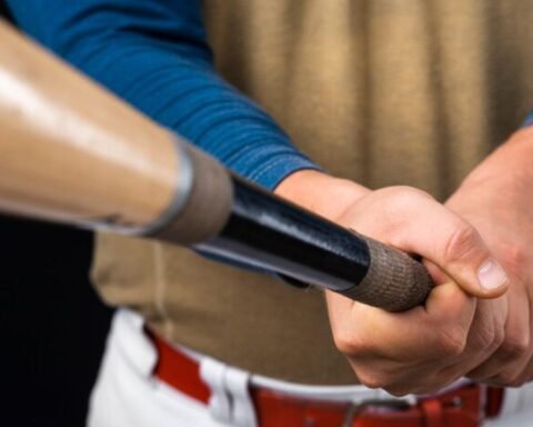 elastic bands to hold wireless transmitter on saxophone